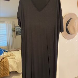 Carly Jean Los Angeles Black Midi Dress